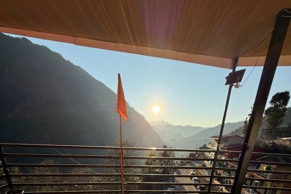 gallery image active